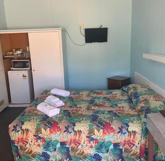 ファミリールーム, Outback Quarters Motel Hay And Restaurant