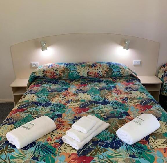 デラックスファミリールーム, Outback Quarters Motel Hay And Restaurant