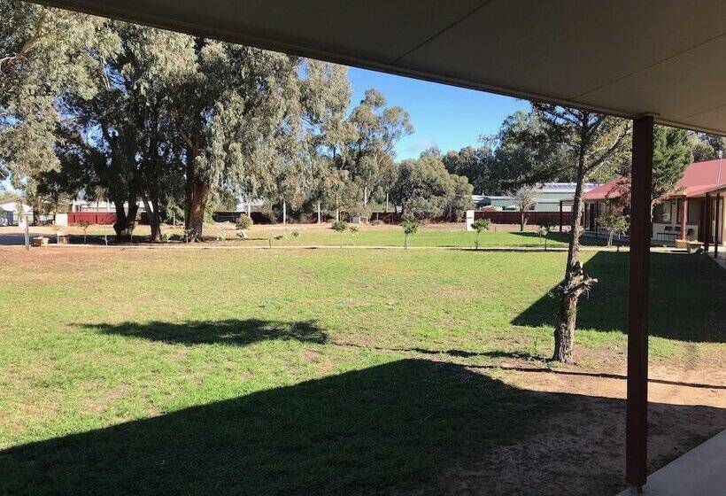 ファミリールーム, Outback Quarters Motel Hay And Restaurant