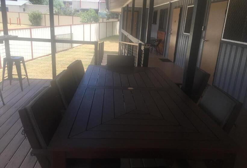 스탠다드 스튜디오, Amble Inn