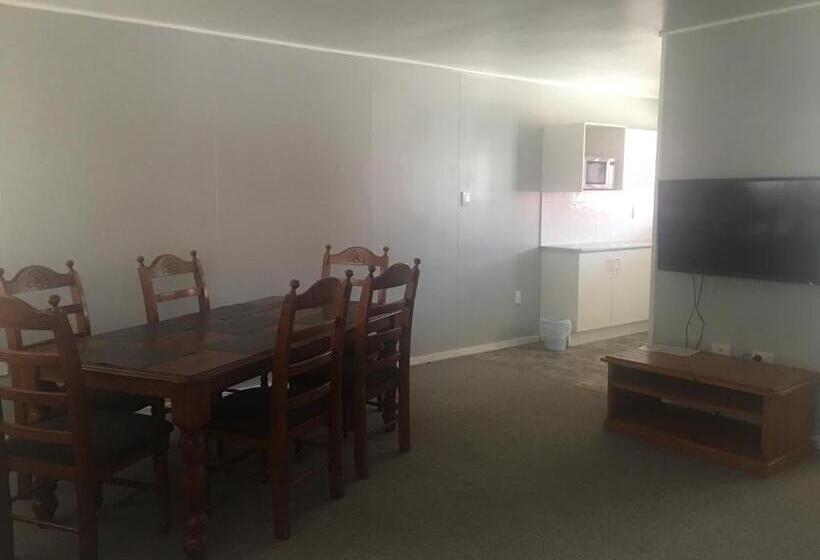 스탠다드 스튜디오, Amble Inn