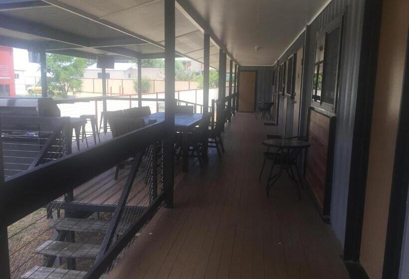 标准单人间, Amble Inn