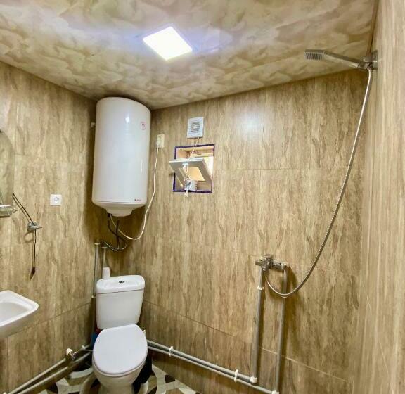 اتاق استاندارد یک نفره, Nizharadze's Tower