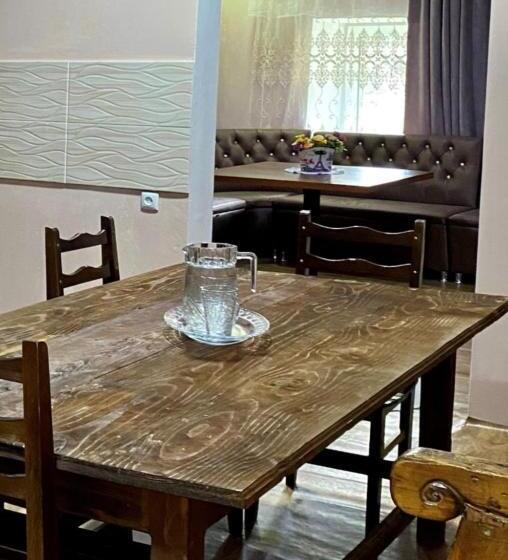 اتاق استاندارد چهار تخته, Nizharadze's Tower