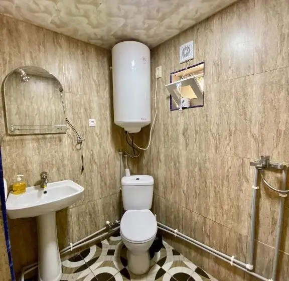 اتاق استاندارد چهار تخته, Nizharadze's Tower