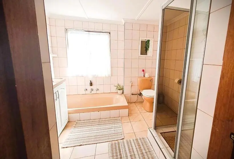 سوییت اجرایی, Old Mill Guest House