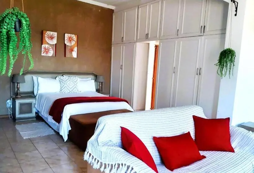سوییت اجرایی, Old Mill Guest House