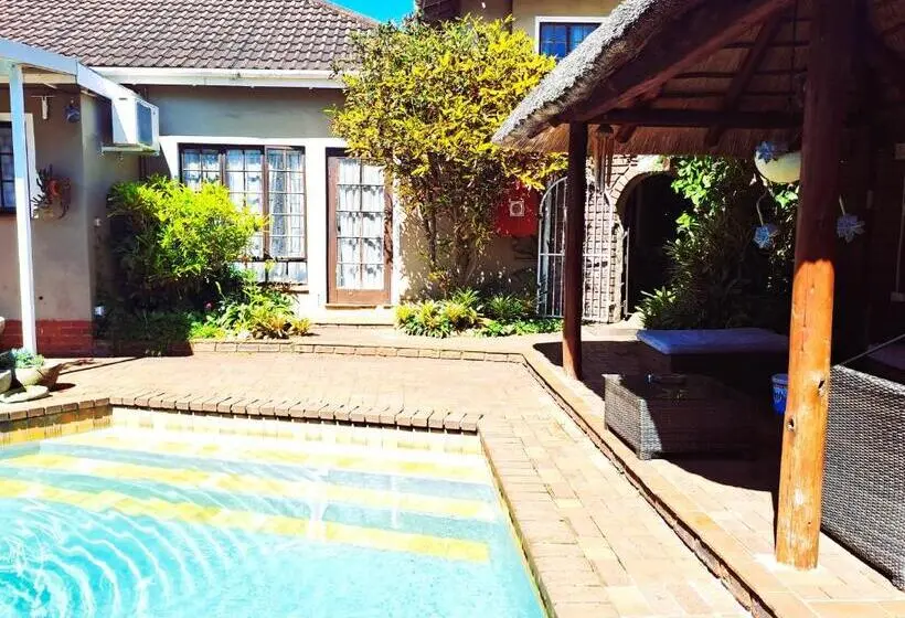 اتاق استاندارد با چشم‌انداز استخر, Old Mill Guest House