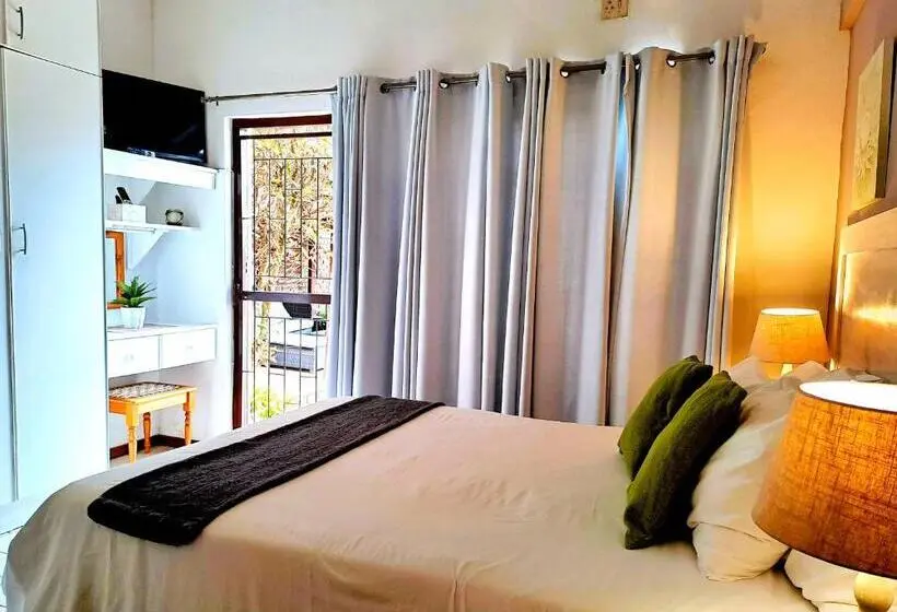 اتاق استاندارد با چشم‌انداز استخر, Old Mill Guest House