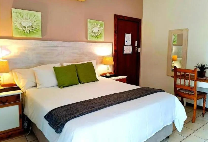 اتاق استاندارد با چشم‌انداز استخر, Old Mill Guest House