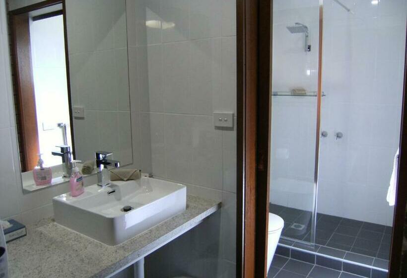 غرفة قياسية, Regency Court Motel