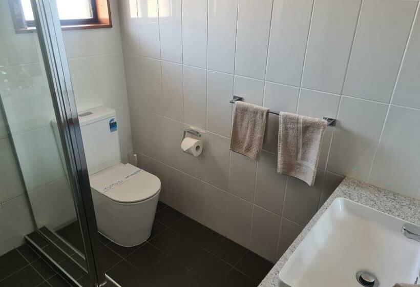 غرفة قياسية, Regency Court Motel