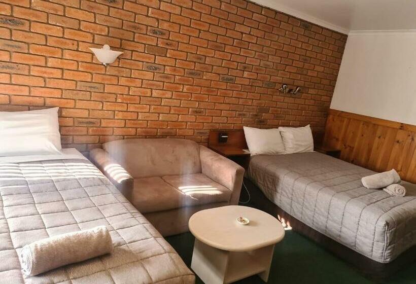 غرفة قياسية, Regency Court Motel