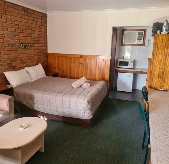 غرفة قياسية, Regency Court Motel