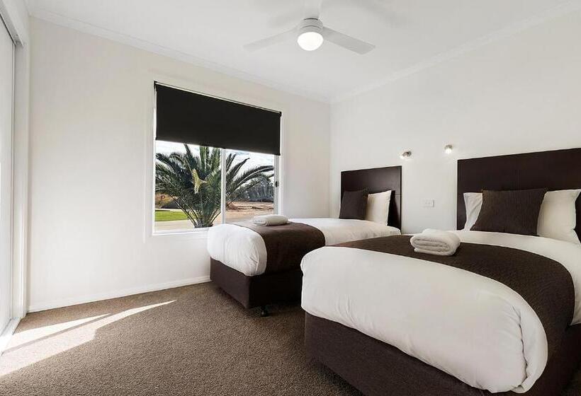 Вилла Deluxe 3 Спальни, Discovery Parks   Moama Waters