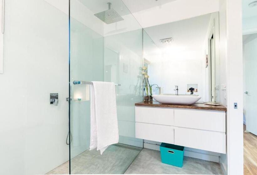 キングサイズベッドのデラックスルーム, Driftaway On Dundas