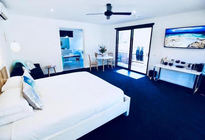 キングサイズベッドのデラックススイート, Driftaway On Dundas