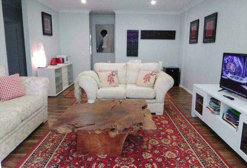 דירת שני חדרים, Keillor Lodge