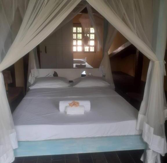 带阳台的三人标准间, Residencia La Bussola