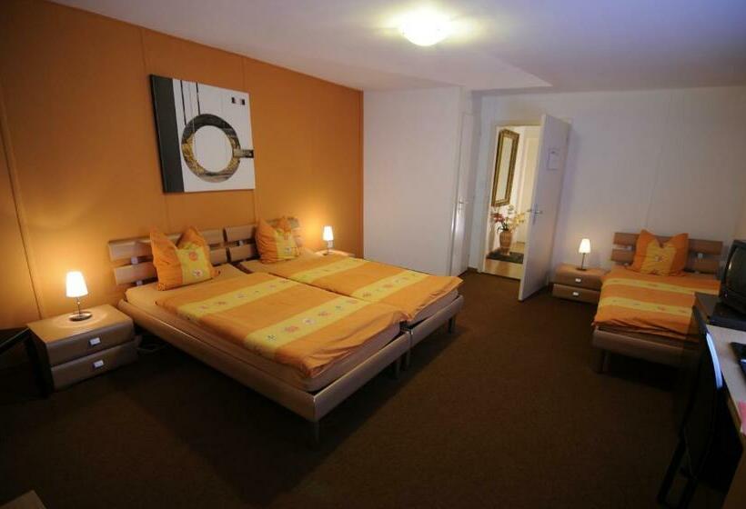 Номер Стандарт Трехместный, Hôtel De La Croix Blanche