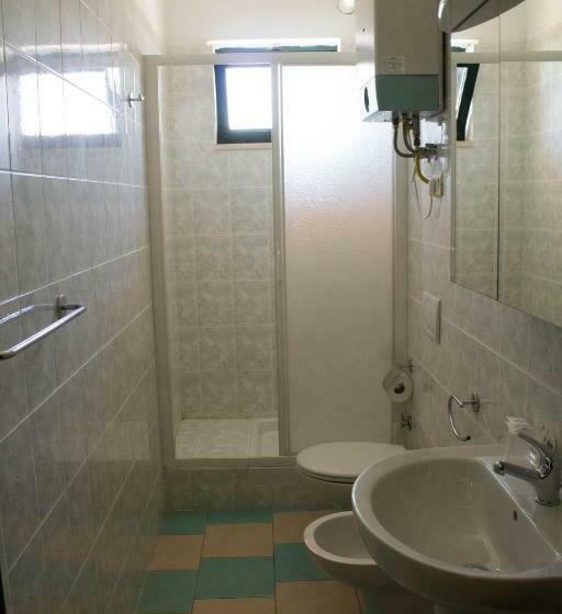 标准三人间, Kennedy