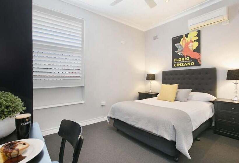 דירת שלושה חדרים, Northern Star