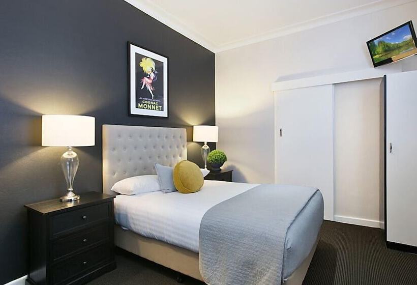 דירת שלושה חדרים, Northern Star