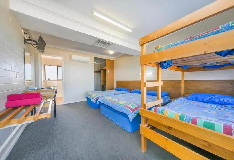 Quarto Familiar, Nullarbor Roadhouse
