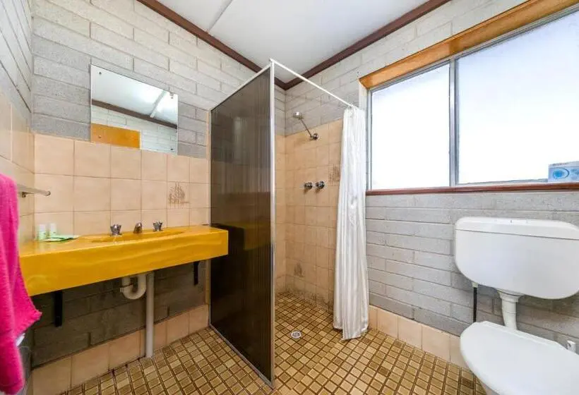 Quarto Familiar, Nullarbor Roadhouse