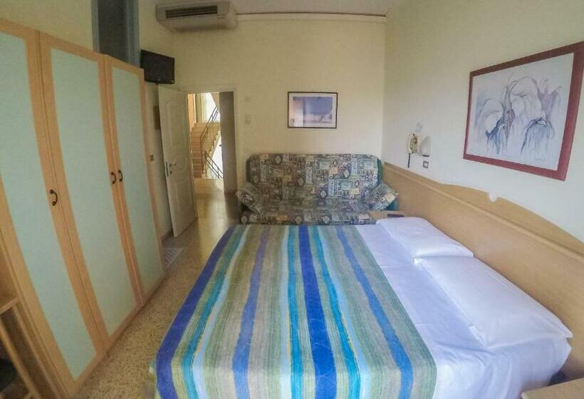 Трехместный Номер Стандарт с Балконом, Simplon