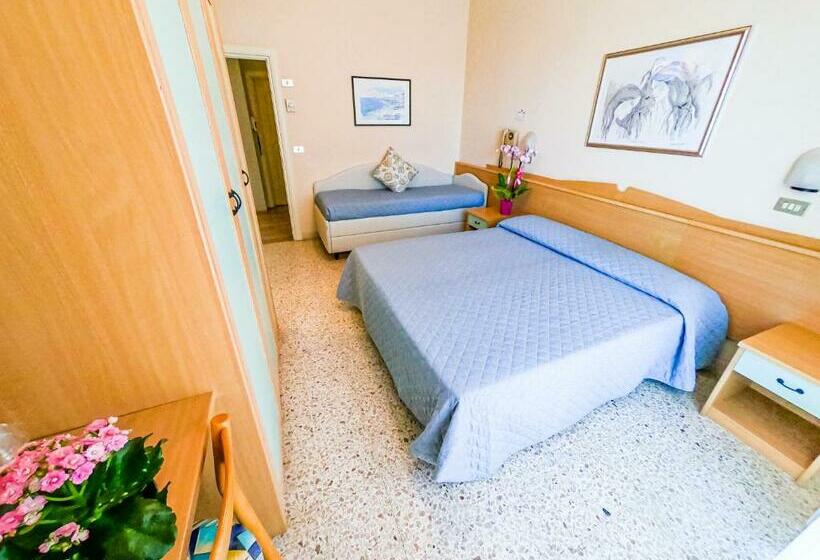 Трехместный Номер Стандарт с Балконом, Simplon