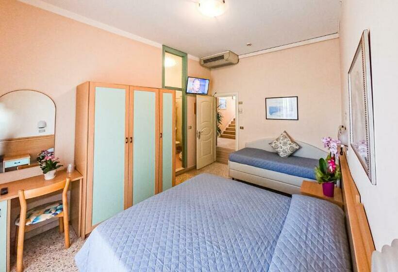 Трехместный Номер Стандарт с Балконом, Simplon