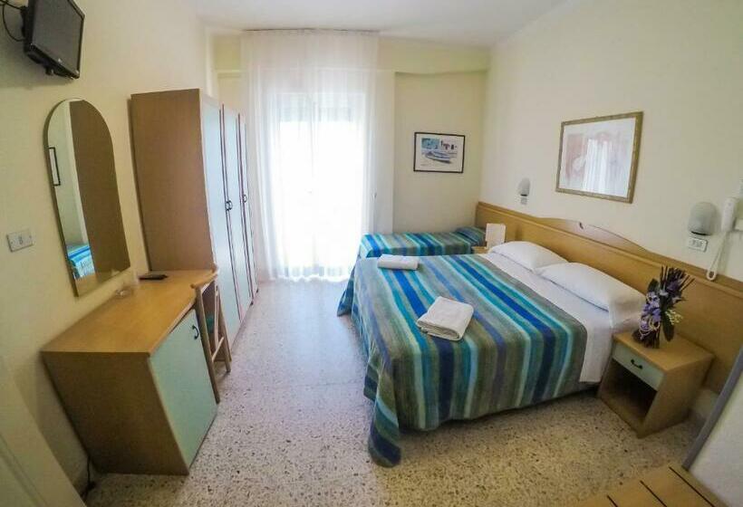 Трехместный Номер Стандарт с Балконом, Simplon