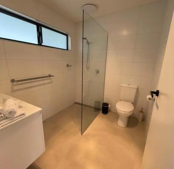 اتاق لوکس خانوادگی, Inverloch Motel