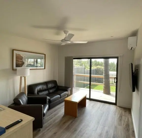 اتاق لوکس خانوادگی, Inverloch Motel