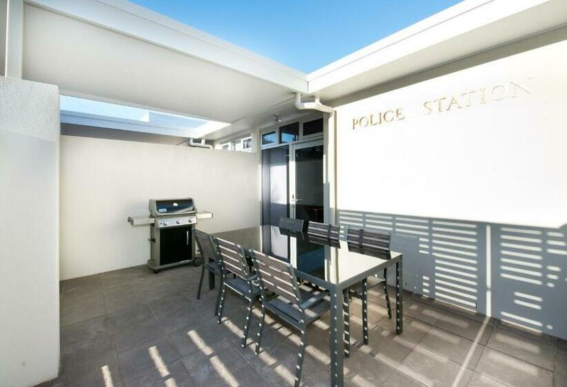 스탠다드 스튜디오, Loxton Courthouse Apartments