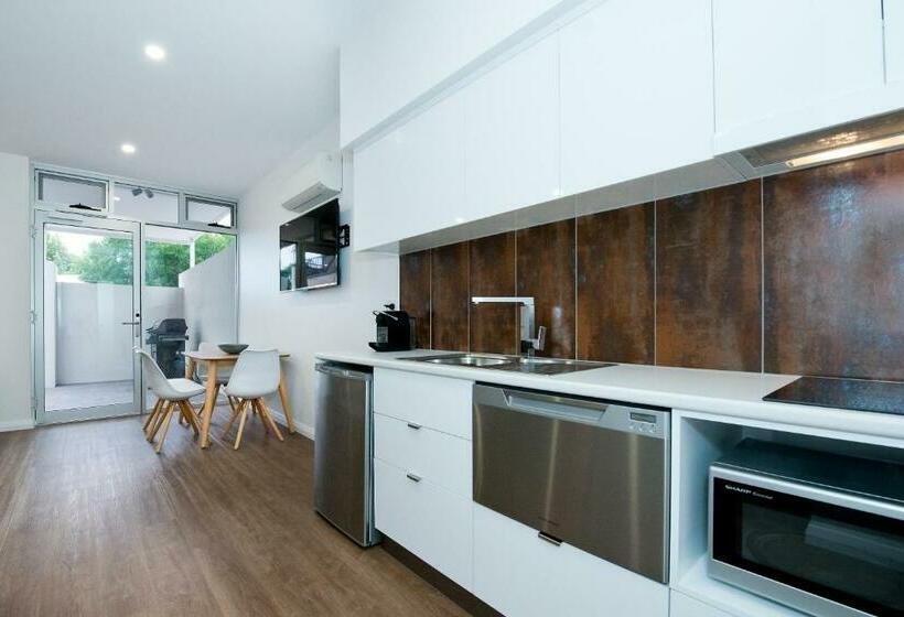 スタンダードスタジオ, Loxton Courthouse Apartments