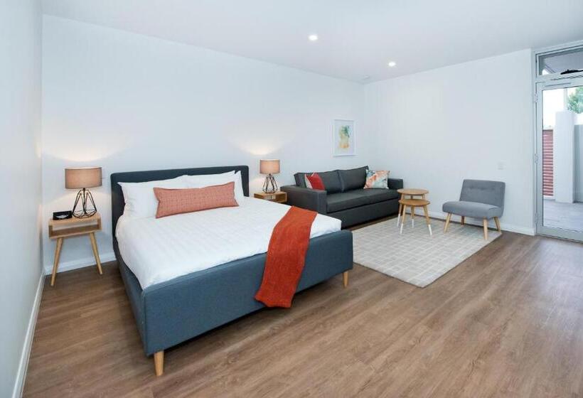 스탠다드 스튜디오, Loxton Courthouse Apartments