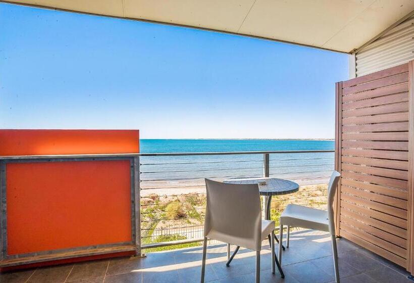 带大床的套房, Onslow Beach Resort