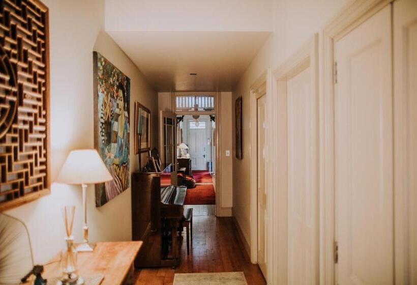 带特大床的标准间, Belvoir Pavilions Near Berry