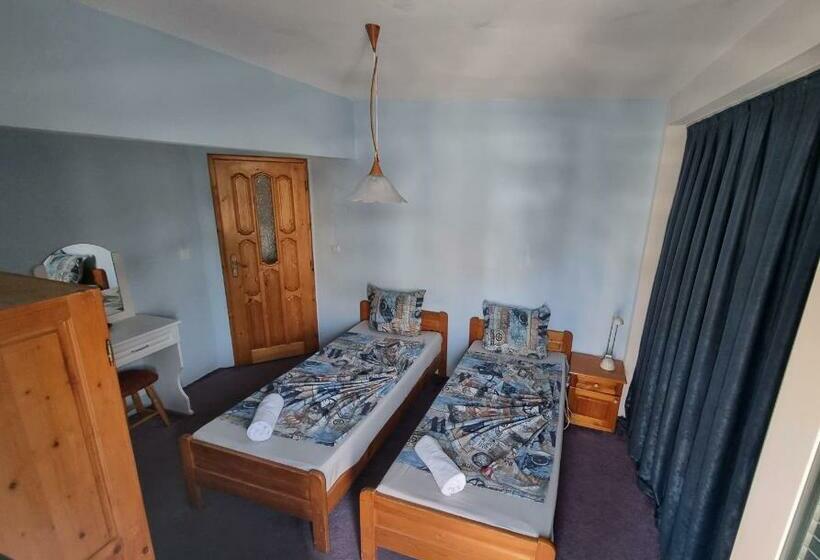 اتاق استاندارد, Guesthouse Flora