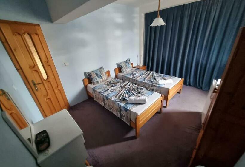 اتاق استاندارد, Guesthouse Flora