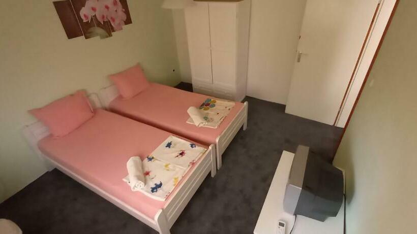 سوییت خانوادگی, Guesthouse Flora