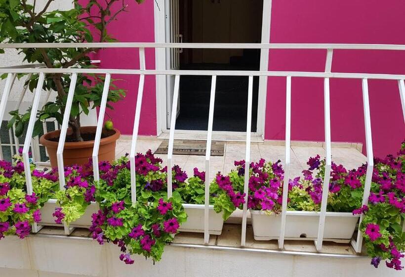 סוויטה משפחתית, Guesthouse Flora