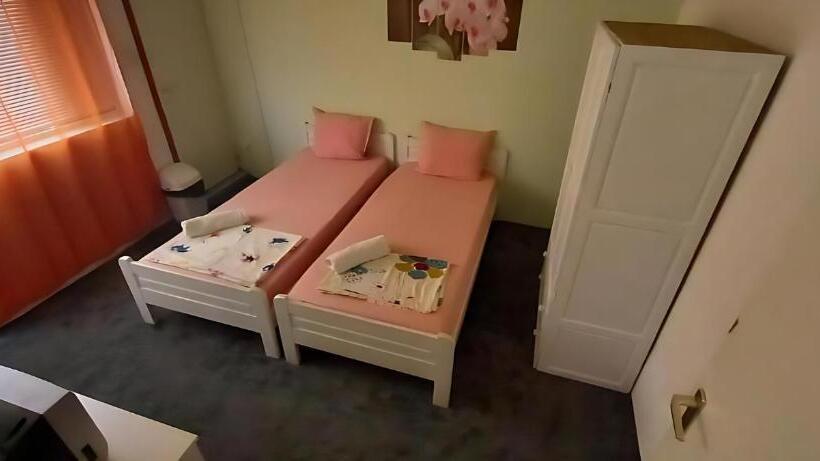 סוויטה משפחתית, Guesthouse Flora