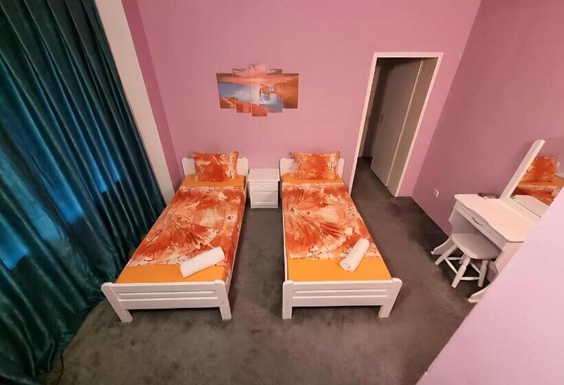سوییت جونیور, Guesthouse Flora