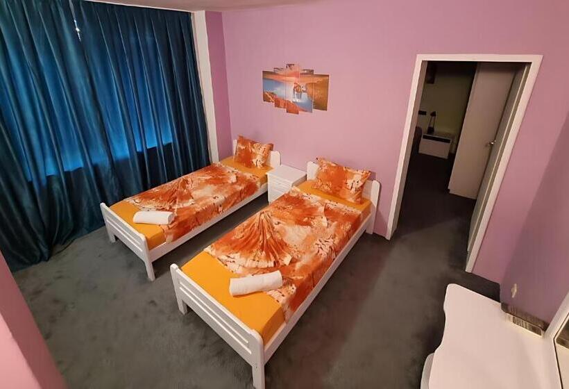 סוויטת ג'וניור, Guesthouse Flora
