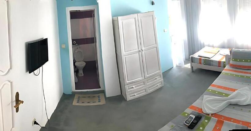 آپارتمان 1 خوابه با تراس, Guesthouse Flora