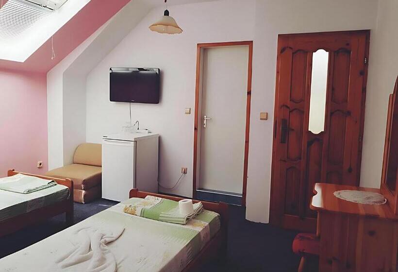 סוויטה עם טרסה, Guesthouse Flora