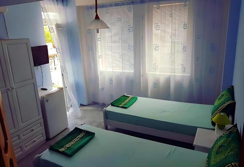 اتاق استاندارد با تراس, Guesthouse Flora